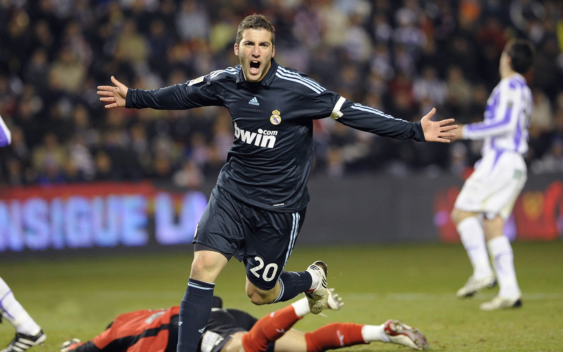 巴萨通过控球稳定比赛节奏，稳步推进争冠目标，巴萨控球率达81%