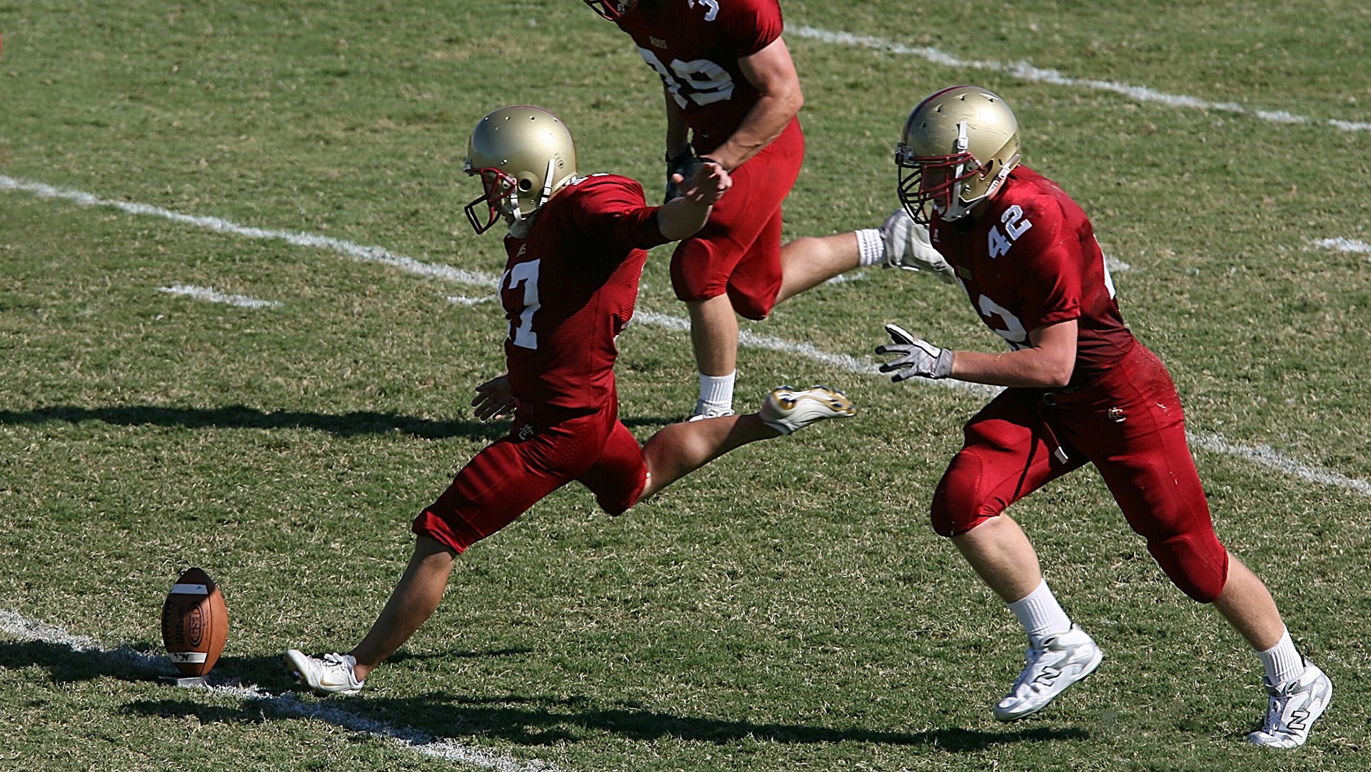 跑跑卡丁车极速赛开启，卡丁车赛车手比拼极限速度，手游跑跑卡丁车竞速